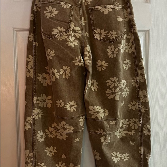 Loving/women’s NWT Floral High Rise Barrel Denim Jeans - Tan Size S - Picture 9 of 13